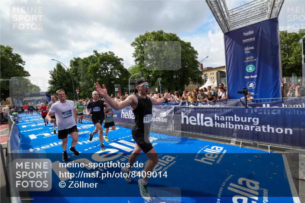 29.06.2025 - hella hamburg halbmarathon Zöllner http://msf.ph/oto/8409014 29.06.2025 10:43:38 Ziel 3116, 4080, 5124, 7635, 10246, 11648, 12623, 13996, 14484, 14690, 16338, 17912, 18449, 18513, 18775, 18810, 19229 meine-sportfotos.de