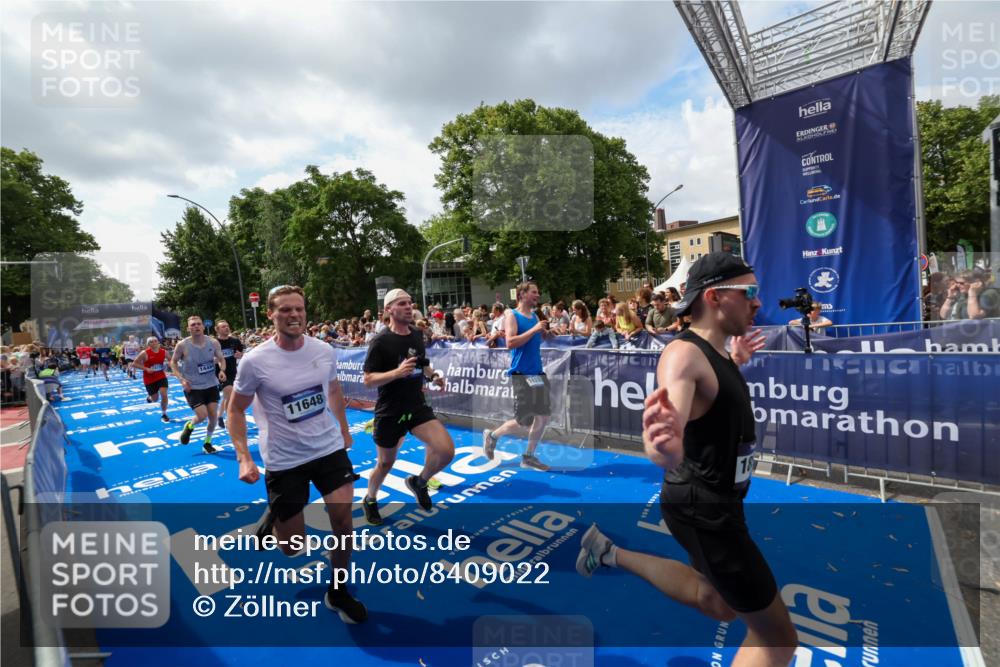 29.06.2025 - hella hamburg halbmarathon Zöllner http://msf.ph/oto/8409022 29.06.2025 10:43:38 Ziel 3116, 4080, 5124, 7635, 10246, 11648, 12623, 13996, 14484, 14690, 16338, 17912, 18449, 18513, 18775, 18810, 19229 meine-sportfotos.de