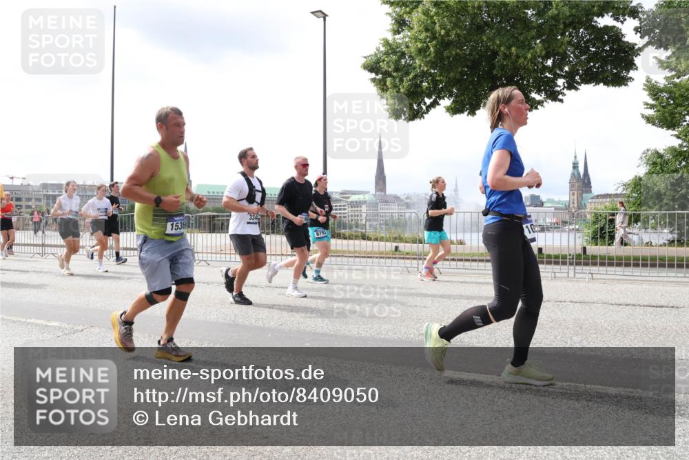 29.06.2025 - hella hamburg halbmarathon Lena Gebhardt http://msf.ph/oto/8409050 29.06.2025 10:41:36 Lombardsbrücke 1536, 334, 6793, 5000, 1314, 1509, 1536, 1542, 1623, 1648, 1712, 1731, 2153, 2229, 2258, 2805, 3344, 3532, 3533, 3623, 4412, 4415, 4541, 4610, 4787, 5225, 5432, 5688, 5689, 5928, 5942, 6088, 6250, 6320, 6450, 6618, 6793, 6894, 7022, 7023, 7477, 7821, 7955, 7968, 8004, 8162, 8163, 8293, 8300, 8301, 8385, 8443, 8586, 8751, 8848, 8878, 8897, 8992, 9467, 9588, 9962, 10181, 10348, 10483, 10835, 11011, 11166 meine-sportfotos.de