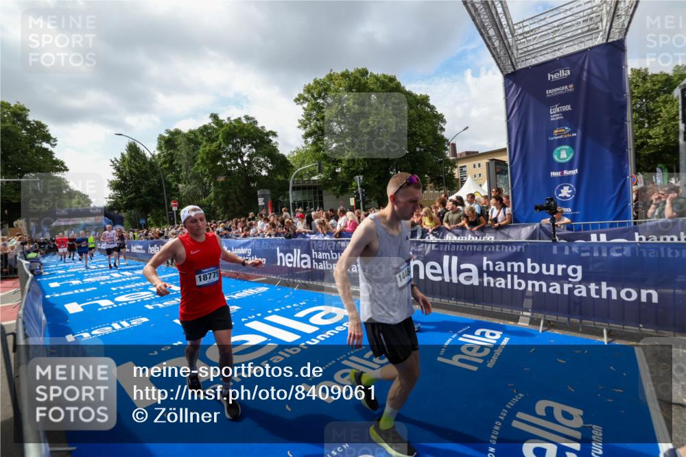 29.06.2025 - hella hamburg halbmarathon Zöllner http://msf.ph/oto/8409061 29.06.2025 10:43:40 Ziel 3116, 4080, 4318, 9114, 12623, 13421, 13996, 14484, 14690, 15328, 15932, 17912, 18449, 18775, 19229 meine-sportfotos.de