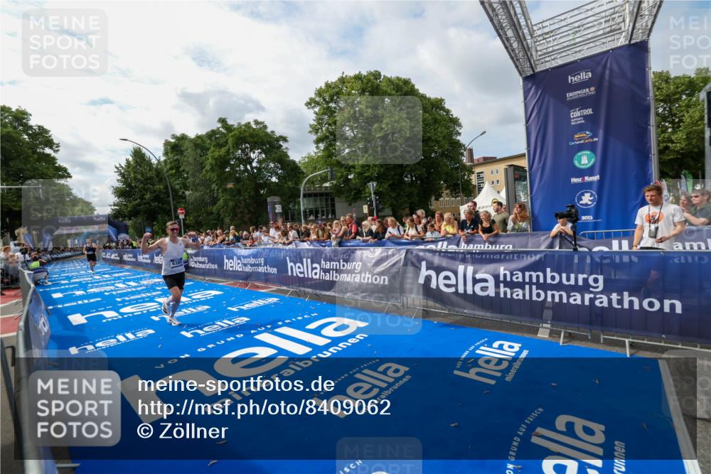 29.06.2025 - hella hamburg halbmarathon Zöllner http://msf.ph/oto/8409062 29.06.2025 10:18:58 Ziel 6380, 11342 meine-sportfotos.de