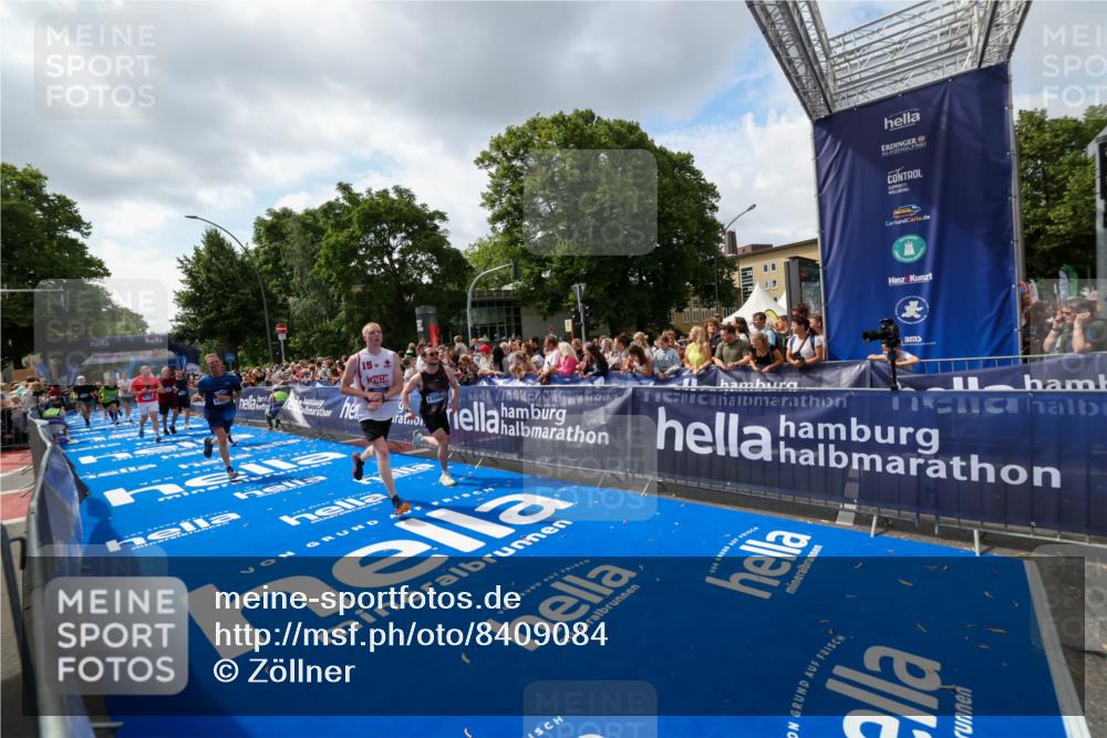 29.06.2025 - hella hamburg halbmarathon Zöllner http://msf.ph/oto/8409084 29.06.2025 10:43:43 Ziel 3116, 4318, 6903, 6991, 9114, 13421, 13996, 14201, 14210, 14690, 15328, 15932, 17912, 18449, 19090 meine-sportfotos.de