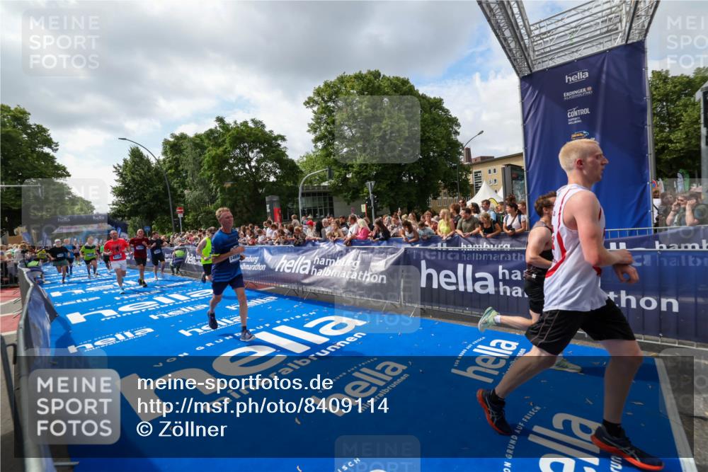 29.06.2025 - hella hamburg halbmarathon Zöllner http://msf.ph/oto/8409114 29.06.2025 10:43:44 Ziel 1976, 3116, 4318, 6903, 6991, 9114, 9159, 13421, 13996, 14201, 14210, 14690, 15328, 15932, 16105, 17912, 18449, 19090 meine-sportfotos.de
