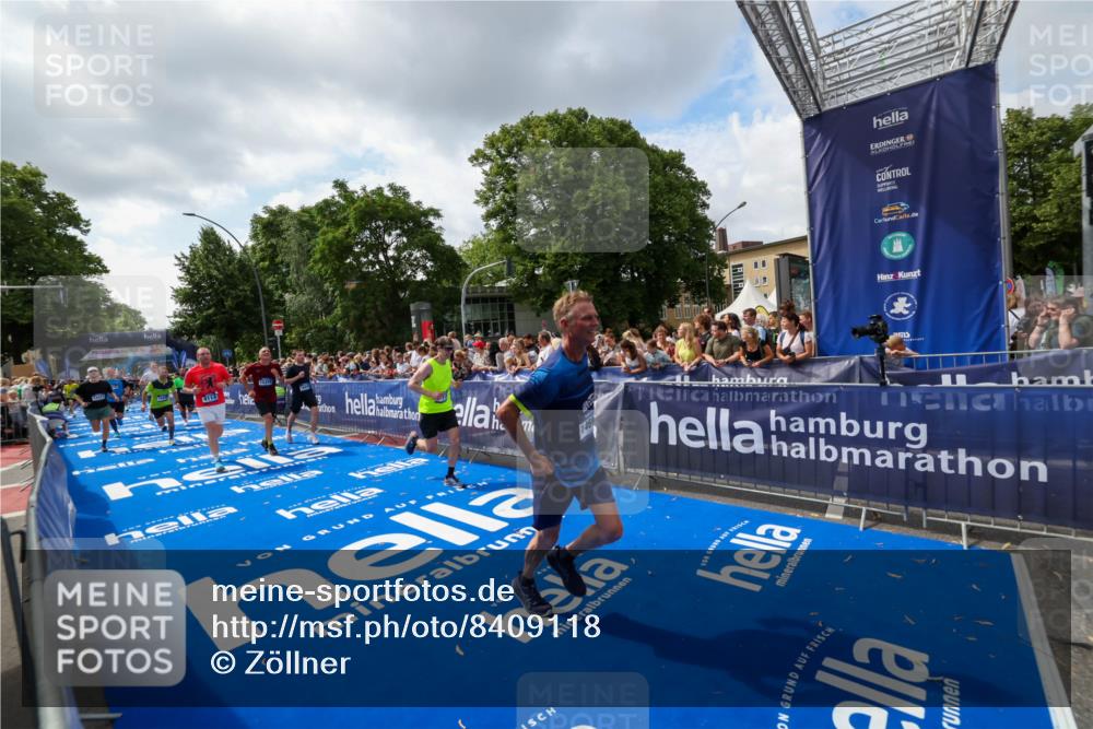 29.06.2025 - hella hamburg halbmarathon Zöllner http://msf.ph/oto/8409118 29.06.2025 10:43:45 Ziel 1976, 3116, 4318, 6903, 6991, 9114, 9159, 11153, 11848, 13421, 14201, 14210, 14690, 15328, 15932, 16105, 17912, 18449, 19090 meine-sportfotos.de