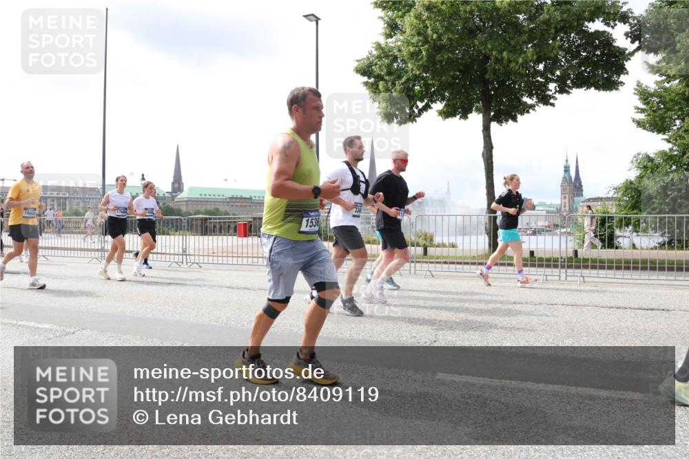 29.06.2025 - hella hamburg halbmarathon Lena Gebhardt http://msf.ph/oto/8409119 29.06.2025 10:41:36 Lombardsbrücke 17684, 16021, 1536, 1314, 1509, 1536, 1542, 1623, 1648, 1712, 1731, 2153, 2229, 2258, 2805, 3344, 3532, 3533, 3623, 4412, 4415, 4541, 4610, 4787, 5225, 5432, 5688, 5689, 5928, 5942, 6088, 6250, 6320, 6450, 6618, 6793, 6894, 7022, 7023, 7477, 7821, 7955, 7968, 8004, 8162, 8163, 8293, 8300, 8301, 8385, 8443, 8586, 8751, 8848, 8878, 8897, 8992, 9467, 9588, 9962, 10181, 10348, 10483, 10835, 11011, 11166 meine-sportfotos.de