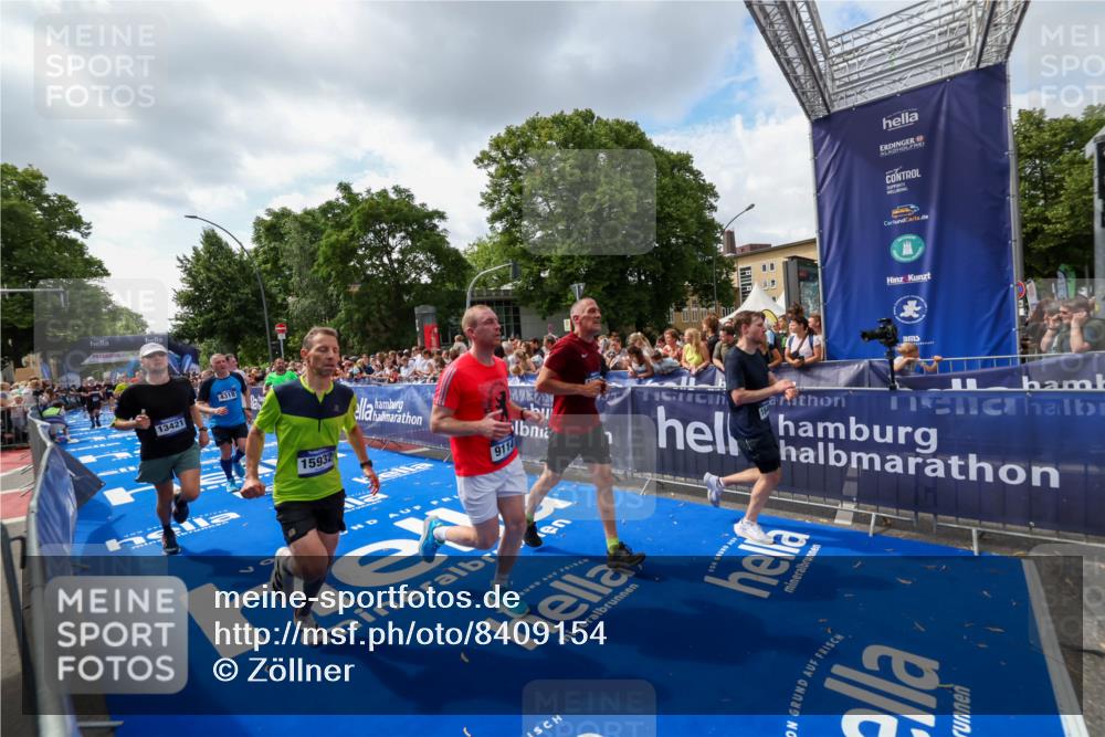 29.06.2025 - hella hamburg halbmarathon Zöllner http://msf.ph/oto/8409154 29.06.2025 10:43:47 Ziel 1976, 4318, 6903, 6991, 7185, 9114, 9159, 11153, 11778, 11848, 13421, 14201, 14210, 15328, 15512, 15932, 16062, 16105, 18449, 19090 meine-sportfotos.de