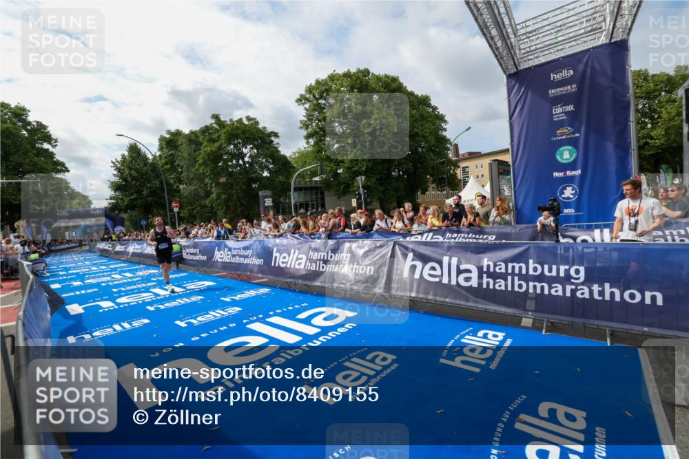 29.06.2025 - hella hamburg halbmarathon Zöllner http://msf.ph/oto/8409155 29.06.2025 10:19:00 Ziel 11342 meine-sportfotos.de