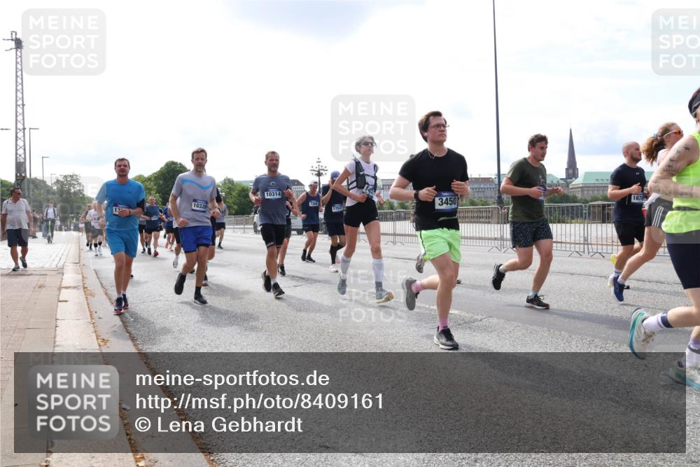 29.06.2025 - hella hamburg halbmarathon Lena Gebhardt http://msf.ph/oto/8409161 29.06.2025 10:16:55 Lombardsbrücke 10320, 10314, 7360, 17527, 3450, 1670, 1117, 1137, 1240, 1298, 1331, 1348, 1356, 1403, 1553, 1602, 1825, 2225, 2347, 2908, 2912, 3088, 3156, 3176, 3210, 3450, 3484, 3622, 3687, 4478, 5036, 5037, 5390, 5929, 5930, 5995, 6328, 6488, 6742, 6941, 6948, 7114, 7115, 7158, 7257, 7345, 7358, 7360, 7376, 7924, 7928, 8263, 8295, 8317, 8513, 8558, 8619, 8707, 8847, 8857, 8983, 9091, 9208, 9332, 9492, 9664, 9676, 10076, 10232 meine-sportfotos.de