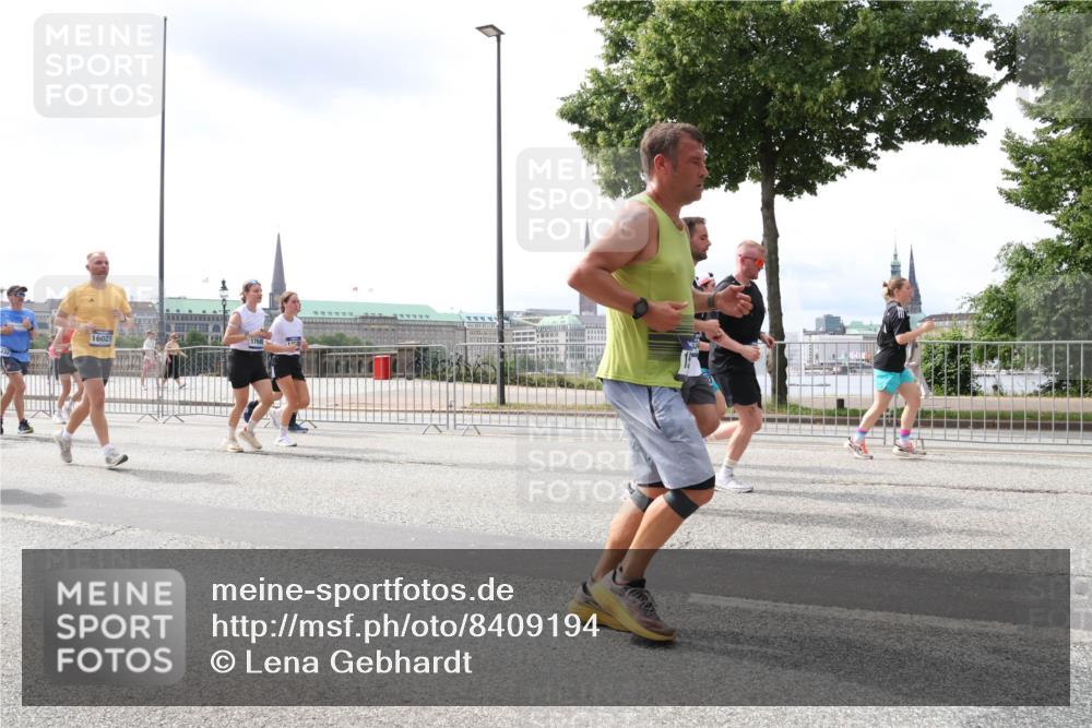 29.06.2025 - hella hamburg halbmarathon Lena Gebhardt http://msf.ph/oto/8409194 29.06.2025 10:41:36 Lombardsbrücke 16021, 1768, 1314, 1509, 1536, 1542, 1623, 1648, 1712, 1731, 2153, 2229, 2258, 2805, 3344, 3532, 3533, 3623, 4412, 4415, 4541, 4610, 4787, 5225, 5432, 5688, 5689, 5928, 5942, 6088, 6250, 6320, 6450, 6618, 6793, 6894, 7022, 7023, 7477, 7821, 7955, 7968, 8004, 8162, 8163, 8293, 8300, 8301, 8385, 8443, 8586, 8751, 8848, 8878, 8897, 8992, 9467, 9588, 9962, 10181, 10348, 10483, 10835, 11011, 11166 meine-sportfotos.de