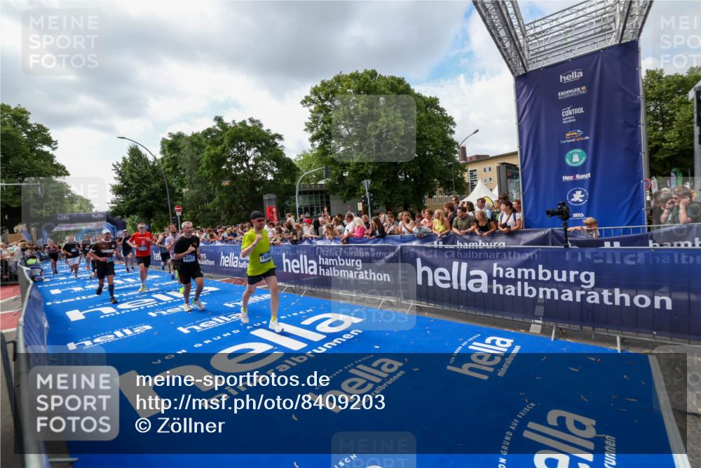 29.06.2025 - hella hamburg halbmarathon Zöllner http://msf.ph/oto/8409203 29.06.2025 10:43:50 Ziel 1976, 3437, 5624, 5692, 6903, 6991, 7185, 9043, 9159, 9374, 11153, 11778, 11848, 13897, 14201, 14210, 15512, 16062, 16105, 18650, 19090 meine-sportfotos.de