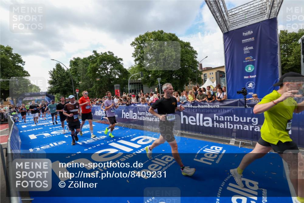 29.06.2025 - hella hamburg halbmarathon Zöllner http://msf.ph/oto/8409231 29.06.2025 10:43:52 Ziel 1976, 3437, 3697, 3907, 5624, 5692, 6991, 7185, 9043, 9159, 9374, 10493, 11153, 11778, 11809, 11848, 12966, 13897, 14861, 15512, 16062, 16105, 18650, 18678, 19090 meine-sportfotos.de