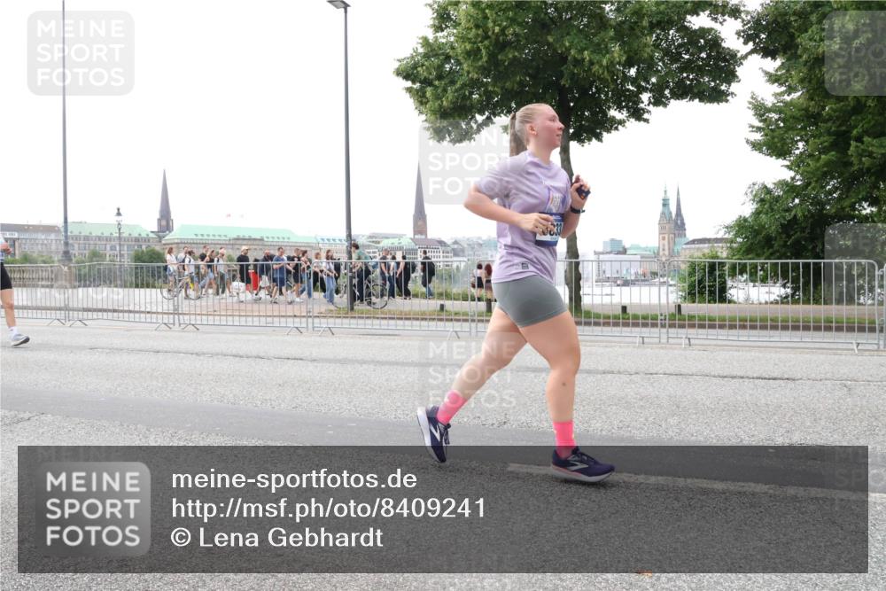 29.06.2025 - hella hamburg halbmarathon Lena Gebhardt http://msf.ph/oto/8409241 29.06.2025 10:50:50 Lombardsbrücke 1129, 1203, 1208, 1259, 1404, 1828, 1930, 2047, 2200, 2358, 2859, 3184, 3229, 3647, 3680, 3838, 3934, 4642, 4695, 4771, 4848, 4961, 5131, 5286, 5289, 6178, 7133, 7141, 7161, 7505, 7677, 7770, 7771, 7825, 7938, 8200, 8299, 8779, 8833, 8834, 8986, 9096, 9168, 9933, 10029, 10437, 10552, 10614, 10636, 10744, 11052, 11252, 11577, 12392, 12393, 14102, 14534, 14591, 15017, 15230, 15416 meine-sportfotos.de