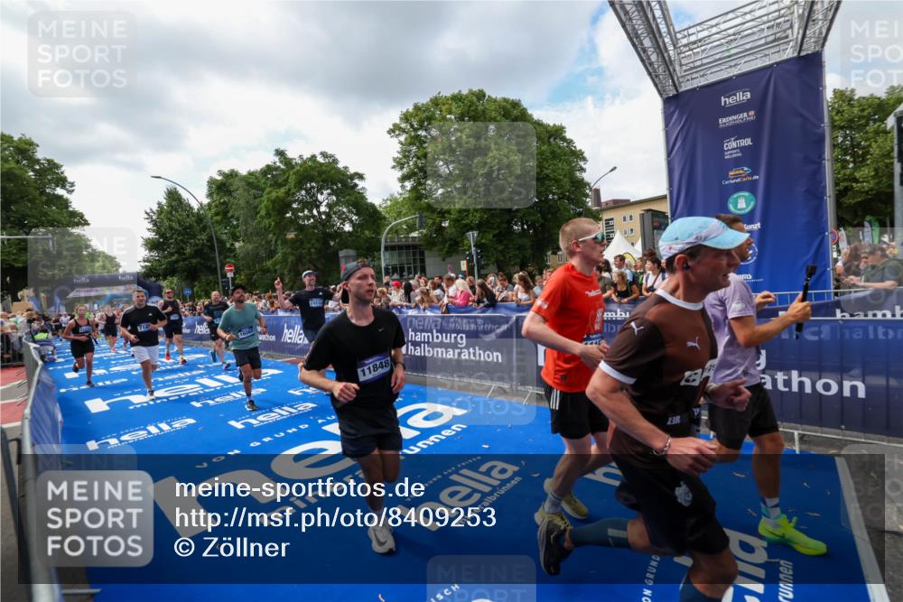 29.06.2025 - hella hamburg halbmarathon Zöllner http://msf.ph/oto/8409253 29.06.2025 10:43:53 Ziel 1976, 3437, 3697, 3907, 5624, 5692, 7185, 8145, 9043, 9159, 9374, 10493, 11153, 11778, 11809, 11848, 12966, 13897, 14861, 15512, 16062, 16105, 17376, 18650, 18678 meine-sportfotos.de