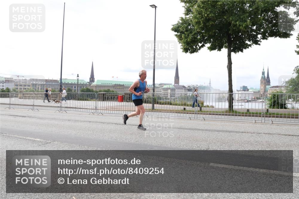 29.06.2025 - hella hamburg halbmarathon Lena Gebhardt http://msf.ph/oto/8409254 29.06.2025 10:24:56 Lombardsbrücke 1352, 1395, 1740, 2000, 2108, 2249, 2280, 2944, 3053, 3099, 3113, 3132, 3421, 3920, 3961, 3963, 4008, 4010, 4111, 4221, 4444, 5126, 5138, 5829, 5830, 6261, 6570, 7778, 8083, 9573, 10907, 11400, 11651, 11816, 11817, 11921, 12070, 12303, 13111, 13113, 13638, 14649, 14898, 15124, 15153, 15679, 15942, 15975, 17185, 17535, 17954, 18194, 18198 meine-sportfotos.de