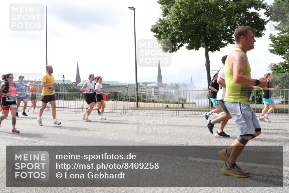 29.06.2025 - hella hamburg halbmarathon Lena Gebhardt http://msf.ph/oto/8409258 29.06.2025 10:41:37 Lombardsbrücke 4610, 16021, 1314, 1509, 1536, 1542, 1623, 1648, 1712, 1731, 2153, 2229, 2258, 2805, 3344, 3532, 3533, 3623, 4412, 4415, 4541, 4610, 4787, 5432, 5688, 5689, 5928, 5942, 6088, 6137, 6250, 6320, 6450, 6618, 6793, 6894, 7022, 7023, 7477, 7821, 7955, 7968, 8004, 8162, 8163, 8293, 8300, 8301, 8385, 8443, 8586, 8751, 8848, 8878, 8897, 8992, 9467, 9588, 10181, 10348, 10483, 11011, 11166 meine-sportfotos.de