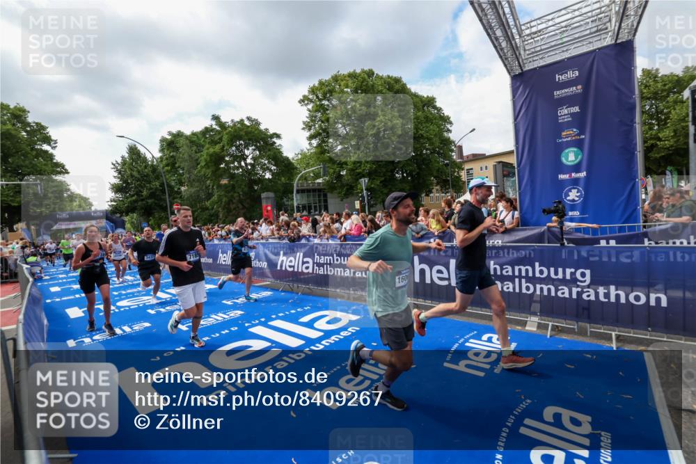 29.06.2025 - hella hamburg halbmarathon Zöllner http://msf.ph/oto/8409267 29.06.2025 10:43:54 Ziel 3437, 3697, 3907, 5624, 5692, 7185, 8145, 9043, 9374, 10493, 11153, 11778, 11809, 11848, 12966, 13897, 14861, 15512, 16062, 16549, 17376, 17403, 18650, 18678 meine-sportfotos.de