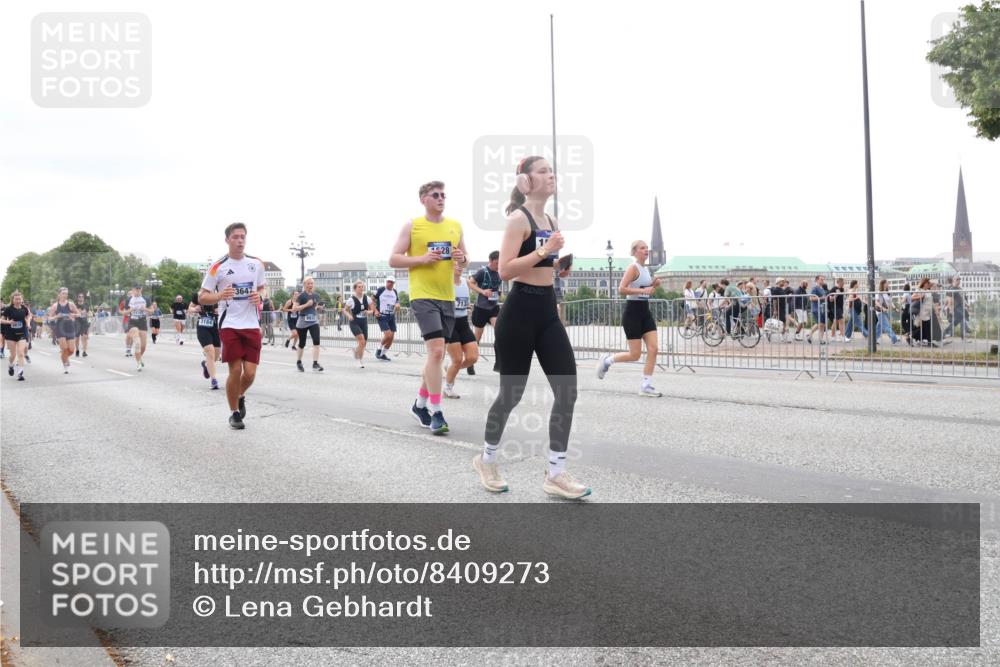 29.06.2025 - hella hamburg halbmarathon Lena Gebhardt http://msf.ph/oto/8409273 29.06.2025 10:50:51 Lombardsbrücke 28, 713, 1129, 1203, 1208, 1259, 1404, 1828, 1930, 2047, 2200, 2358, 2859, 3184, 3229, 3647, 3680, 3838, 3934, 4642, 4695, 4771, 4848, 4961, 5131, 5286, 5289, 6178, 7133, 7141, 7161, 7505, 7677, 7770, 7771, 7825, 7938, 8200, 8299, 8779, 8833, 8834, 8986, 9096, 9168, 9933, 10029, 10437, 10552, 10614, 10636, 10744, 11052, 11252, 11577, 12392, 12393, 14102, 14534, 14591, 15017, 15230, 15416 meine-sportfotos.de