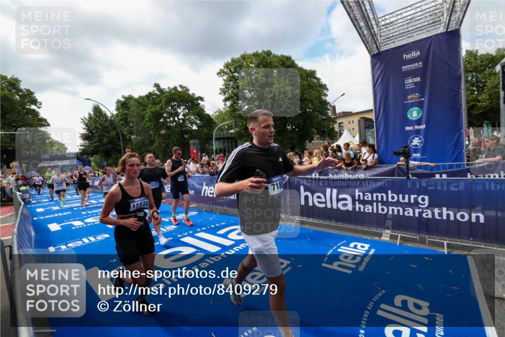 29.06.2025 - hella hamburg halbmarathon Zöllner http://msf.ph/oto/8409279 29.06.2025 10:43:55 Ziel 3437, 3697, 3907, 5624, 5692, 7185, 8145, 9043, 9374, 10493, 11778, 11809, 12438, 12966, 13897, 14861, 15512, 16062, 16549, 17376, 17403, 18650, 18678 meine-sportfotos.de