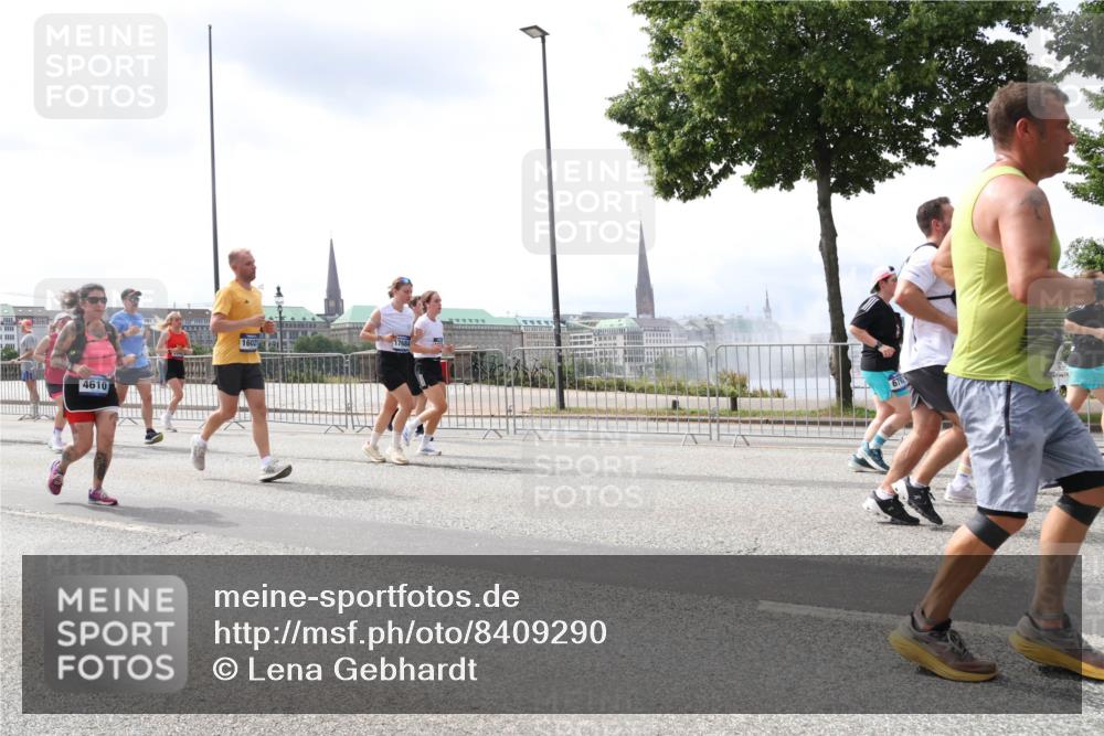 29.06.2025 - hella hamburg halbmarathon Lena Gebhardt http://msf.ph/oto/8409290 29.06.2025 10:41:37 Lombardsbrücke 4610, 16021, 17684, 1314, 1509, 1536, 1542, 1623, 1648, 1712, 1731, 2153, 2229, 2258, 2805, 3344, 3532, 3533, 3623, 4412, 4415, 4541, 4610, 4787, 5432, 5688, 5689, 5928, 5942, 6088, 6137, 6250, 6320, 6450, 6618, 6793, 6894, 7022, 7023, 7477, 7821, 7955, 7968, 8004, 8162, 8163, 8293, 8300, 8301, 8385, 8443, 8586, 8751, 8848, 8878, 8897, 8992, 9467, 9588, 10181, 10348, 10483, 11011, 11166 meine-sportfotos.de