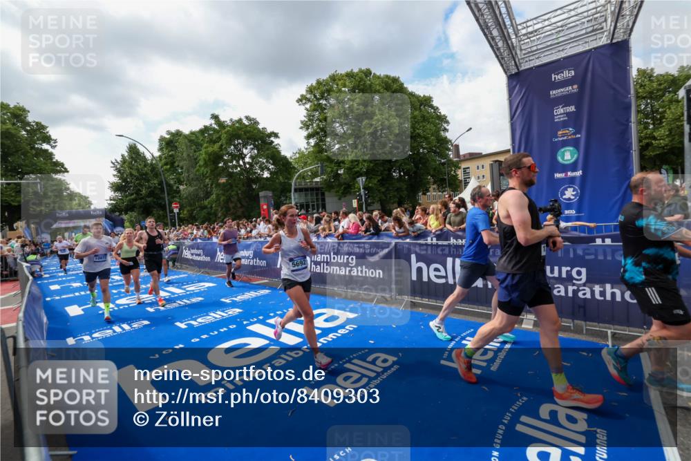 29.06.2025 - hella hamburg halbmarathon Zöllner http://msf.ph/oto/8409303 29.06.2025 10:43:57 Ziel 3437, 3697, 3907, 5624, 5692, 8063, 8145, 8900, 9043, 9374, 10493, 10596, 11809, 12438, 12966, 13897, 14861, 16549, 17376, 17403, 18650, 18678 meine-sportfotos.de