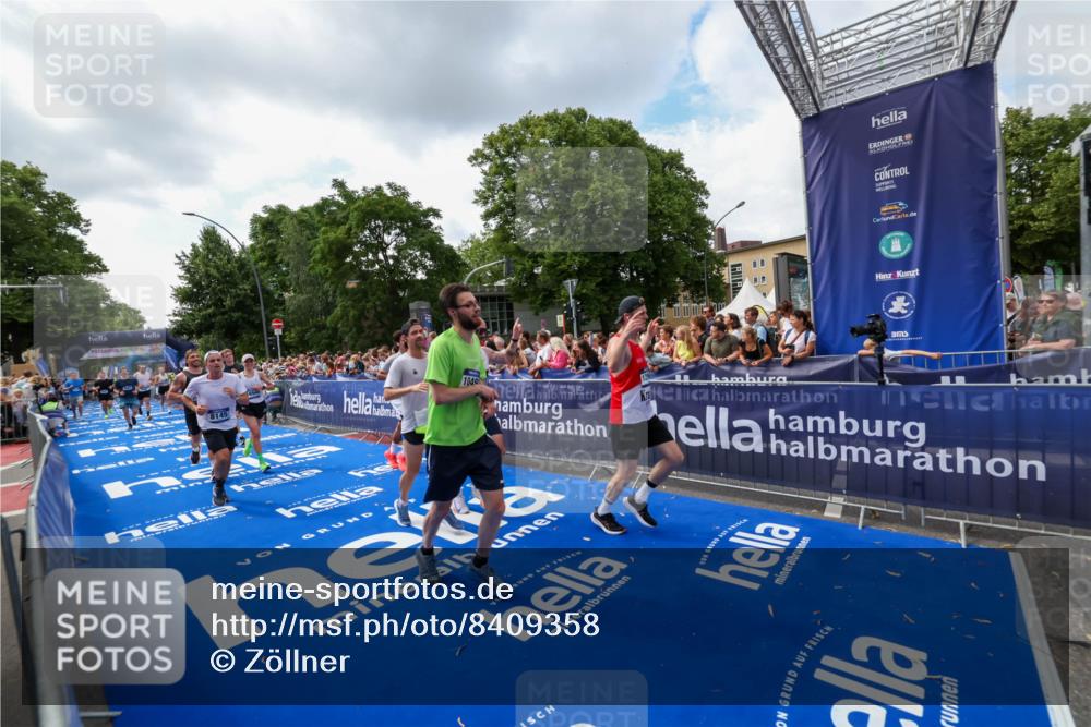 29.06.2025 - hella hamburg halbmarathon Zöllner http://msf.ph/oto/8409358 29.06.2025 10:44:00 Ziel 3697, 3907, 4981, 8063, 8145, 8900, 10493, 10596, 11809, 12438, 12966, 14861, 15383, 16549, 17376, 17403, 17516, 18678 meine-sportfotos.de