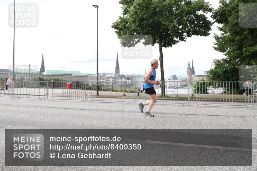 29.06.2025 - hella hamburg halbmarathon Lena Gebhardt http://msf.ph/oto/8409359 29.06.2025 10:24:57 Lombardsbrücke 1352, 1395, 1740, 2000, 2108, 2249, 2280, 2944, 3053, 3099, 3113, 3132, 3421, 3920, 3961, 3963, 4008, 4010, 4111, 4221, 4444, 5126, 5138, 5814, 5829, 5830, 6261, 6570, 7778, 8083, 8962, 9573, 10907, 11400, 11651, 11816, 11817, 11921, 12070, 12303, 13111, 13113, 13638, 14086, 14649, 14898, 15124, 15153, 15679, 15942, 15975, 17185, 17535, 17954, 18194, 18198 meine-sportfotos.de