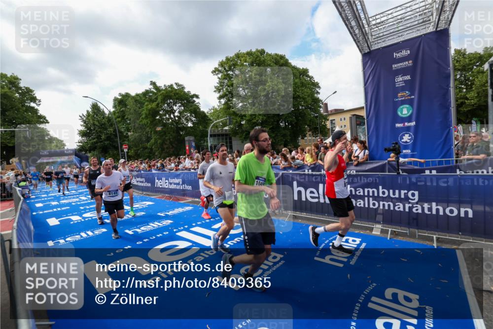 29.06.2025 - hella hamburg halbmarathon Zöllner http://msf.ph/oto/8409365 29.06.2025 10:44:00 Ziel 3697, 3907, 4981, 8063, 8145, 8900, 10493, 10596, 11809, 12438, 12966, 14861, 15383, 16549, 17376, 17403, 17516, 18678 meine-sportfotos.de