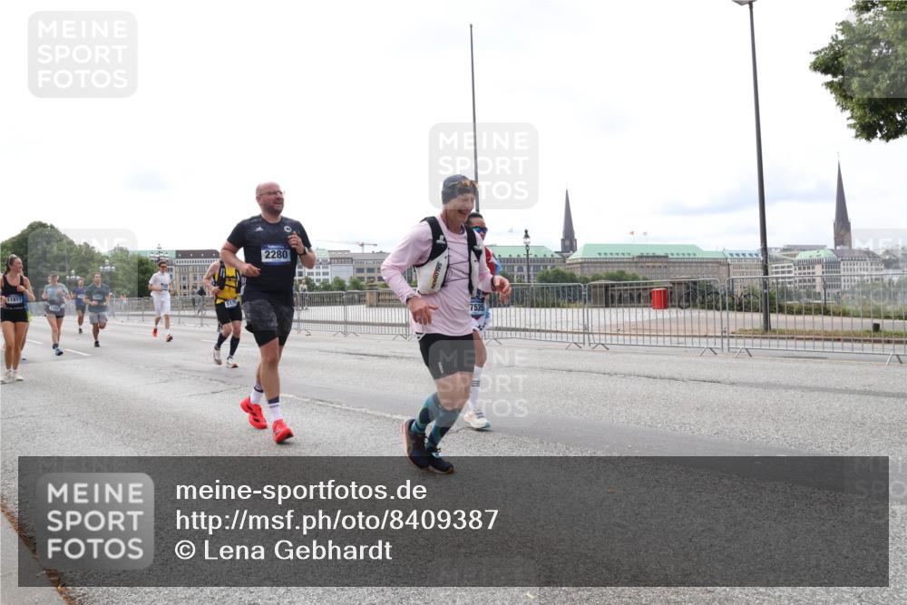 29.06.2025 - hella hamburg halbmarathon Lena Gebhardt http://msf.ph/oto/8409387 29.06.2025 10:24:58 Lombardsbrücke 11817, 5126, 2280, 7535, 1352, 1395, 1740, 2000, 2108, 2249, 2280, 2944, 3053, 3099, 3113, 3132, 3421, 3920, 3961, 3963, 4008, 4010, 4111, 4221, 4444, 5126, 5138, 5814, 5829, 5830, 6261, 6570, 7778, 8083, 8962, 9573, 10907, 11400, 11651, 11816, 11817, 11921, 12070, 12303, 13111, 13113, 13638, 14086, 14649, 14898, 15124, 15153, 15679, 15942, 15975, 17185, 17535, 17954, 18194, 18198 meine-sportfotos.de