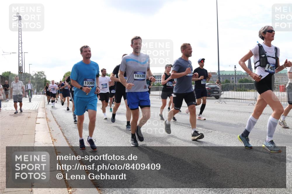 29.06.2025 - hella hamburg halbmarathon Lena Gebhardt http://msf.ph/oto/8409409 29.06.2025 10:16:56 Lombardsbrücke 13365, 15713, 10320, 1092, 1752, 6328, 403, 1117, 1137, 1240, 1298, 1331, 1348, 1356, 1403, 1553, 1602, 1825, 2225, 2347, 2908, 2912, 3088, 3156, 3176, 3210, 3450, 3484, 3622, 3687, 4478, 5036, 5037, 5390, 5929, 5930, 5995, 6328, 6488, 6742, 6941, 6948, 7114, 7115, 7158, 7257, 7345, 7358, 7360, 7376, 7924, 7928, 8253, 8263, 8295, 8317, 8513, 8558, 8619, 8707, 8847, 8857, 8983, 9091, 9208, 9332, 9492, 9664, 9676, 10076, 10232 meine-sportfotos.de