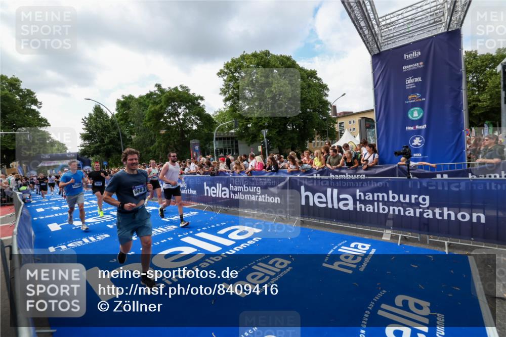 29.06.2025 - hella hamburg halbmarathon Zöllner http://msf.ph/oto/8409416 29.06.2025 10:44:04 Ziel 1558, 2816, 4981, 6705, 8063, 8900, 9081, 10596, 11346, 12438, 13123, 15383, 16697, 17516, 17977, 18004 meine-sportfotos.de