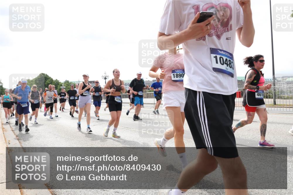29.06.2025 - hella hamburg halbmarathon Lena Gebhardt http://msf.ph/oto/8409430 29.06.2025 10:41:38 Lombardsbrücke 14725, 16556, 13877, 444, 7022, 8992, 10348, 1542, 1890, 1048, 4610, 1314, 1509, 1536, 1542, 1623, 1648, 1712, 1731, 2153, 2229, 2258, 3344, 3459, 3460, 3532, 3533, 3623, 4412, 4415, 4541, 4610, 4787, 5432, 5688, 5689, 5928, 5942, 6137, 6250, 6320, 6450, 6618, 6793, 6894, 7022, 7023, 7477, 7821, 7955, 7968, 8004, 8162, 8163, 8293, 8300, 8301, 8385, 8443, 8586, 8848, 8878, 8897, 8992, 9467, 9588, 10181, 10348, 10483, 11011, 11166 meine-sportfotos.de