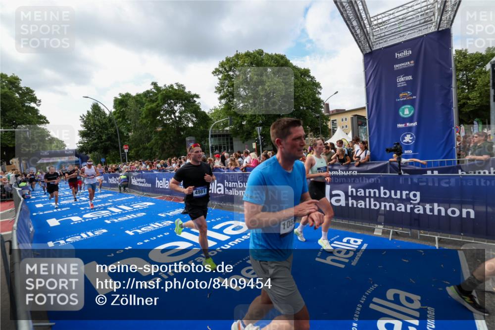 29.06.2025 - hella hamburg halbmarathon Zöllner http://msf.ph/oto/8409454 29.06.2025 10:44:06 Ziel 1391, 1558, 2816, 3021, 4981, 6705, 8900, 9081, 10596, 11346, 13123, 15383, 16506, 16697, 17516, 17977, 18004 meine-sportfotos.de
