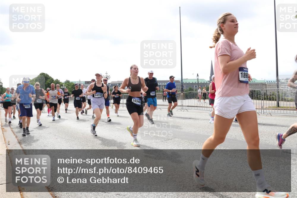 29.06.2025 - hella hamburg halbmarathon Lena Gebhardt http://msf.ph/oto/8409465 29.06.2025 10:41:38 Lombardsbrücke 13877, 13622, 13444, 7022, 8992, 14725, 10348, 154, 1890, 1314, 1509, 1536, 1542, 1623, 1648, 1712, 1731, 2153, 2229, 2258, 3344, 3459, 3460, 3532, 3533, 3623, 4412, 4415, 4541, 4610, 4787, 5432, 5688, 5689, 5928, 5942, 6137, 6250, 6320, 6450, 6618, 6793, 6894, 7022, 7023, 7477, 7821, 7955, 7968, 8004, 8162, 8163, 8293, 8300, 8301, 8385, 8443, 8586, 8848, 8878, 8897, 8992, 9467, 9588, 10181, 10348, 10483, 11011, 11166 meine-sportfotos.de