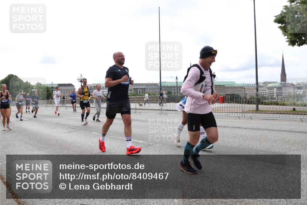 29.06.2025 - hella hamburg halbmarathon Lena Gebhardt http://msf.ph/oto/8409467 29.06.2025 10:24:58 Lombardsbrücke 11817, 1352, 1395, 1740, 2000, 2108, 2249, 2280, 2944, 3053, 3099, 3113, 3132, 3421, 3920, 3961, 3963, 4008, 4010, 4111, 4221, 4444, 5126, 5138, 5814, 5829, 5830, 6261, 6570, 7778, 8083, 8962, 9573, 10907, 11400, 11651, 11816, 11817, 11921, 12070, 12303, 13111, 13113, 13638, 14086, 14649, 14898, 15124, 15153, 15679, 15942, 15975, 17185, 17535, 17954, 18194, 18198 meine-sportfotos.de