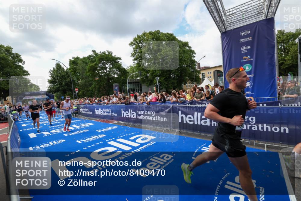 29.06.2025 - hella hamburg halbmarathon Zöllner http://msf.ph/oto/8409470 29.06.2025 10:44:07 Ziel 1391, 1558, 2816, 3021, 4981, 6705, 9081, 11346, 13123, 15383, 16506, 16697, 17516, 17977, 18004 meine-sportfotos.de