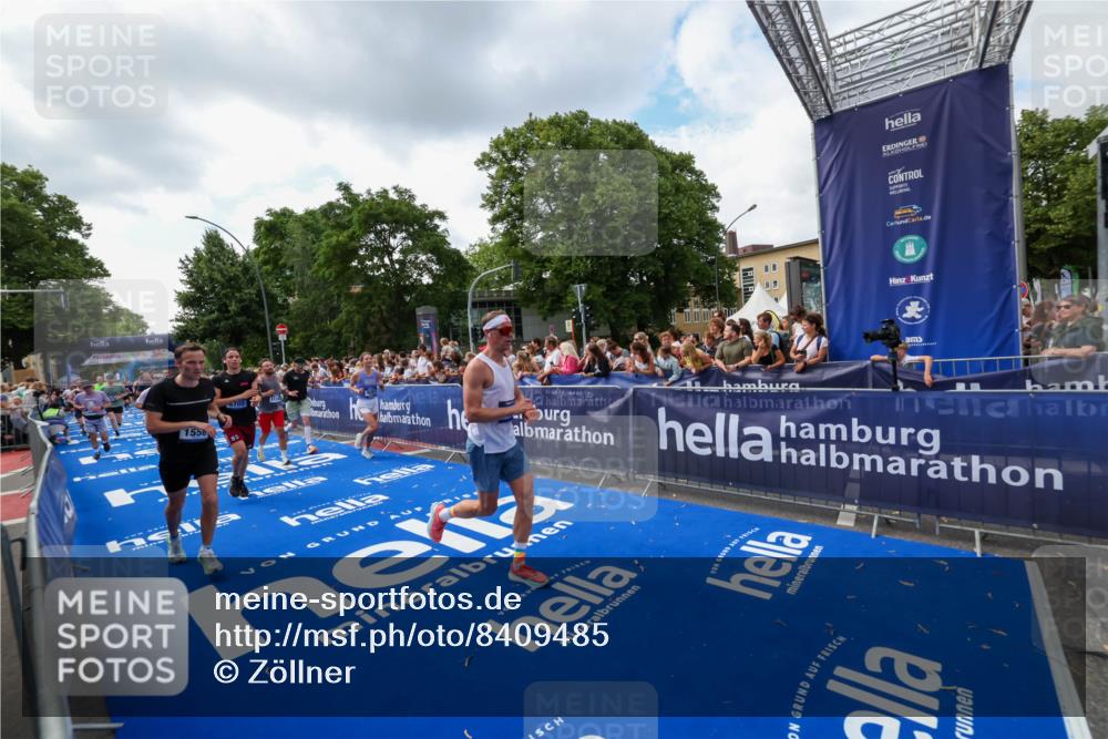 29.06.2025 - hella hamburg halbmarathon Zöllner http://msf.ph/oto/8409485 29.06.2025 10:44:08 Ziel 1391, 1558, 2816, 3021, 6705, 9081, 9633, 10193, 10930, 11346, 13123, 16506, 16648, 16697, 17516, 17977, 18004 meine-sportfotos.de