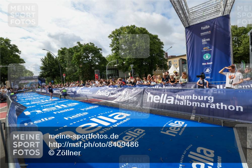 29.06.2025 - hella hamburg halbmarathon Zöllner http://msf.ph/oto/8409486 29.06.2025 10:19:25 Ziel 2659, 13016 meine-sportfotos.de