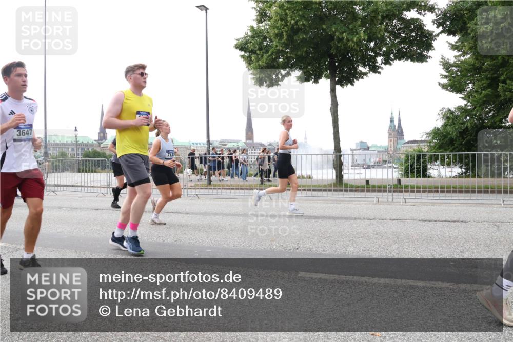 29.06.2025 - hella hamburg halbmarathon Lena Gebhardt http://msf.ph/oto/8409489 29.06.2025 10:50:52 Lombardsbrücke 3647, 713, 1129, 1203, 1208, 1259, 1404, 1828, 1930, 2200, 2358, 2859, 3184, 3229, 3647, 3838, 3934, 4642, 4695, 4771, 4848, 4961, 5131, 5286, 5289, 5530, 6178, 7133, 7141, 7161, 7505, 7677, 7770, 7771, 7825, 7938, 8200, 8299, 8779, 8833, 8834, 8986, 9096, 9168, 9933, 10029, 10437, 10552, 10614, 10636, 10744, 11052, 11252, 11577, 12392, 12393, 14102, 14534, 14591, 15017, 15416 meine-sportfotos.de