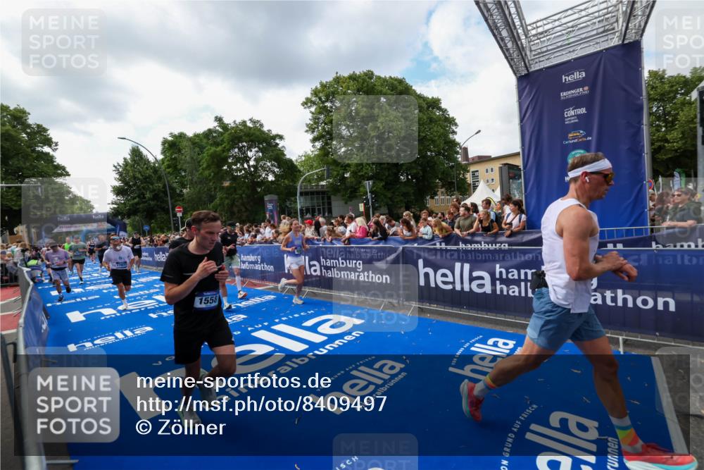 29.06.2025 - hella hamburg halbmarathon Zöllner http://msf.ph/oto/8409497 29.06.2025 10:44:09 Ziel 1391, 1558, 2816, 3021, 5231, 6705, 9081, 9633, 10193, 10930, 11346, 13123, 16506, 16648, 16697, 17516, 17748, 17977, 18004 meine-sportfotos.de