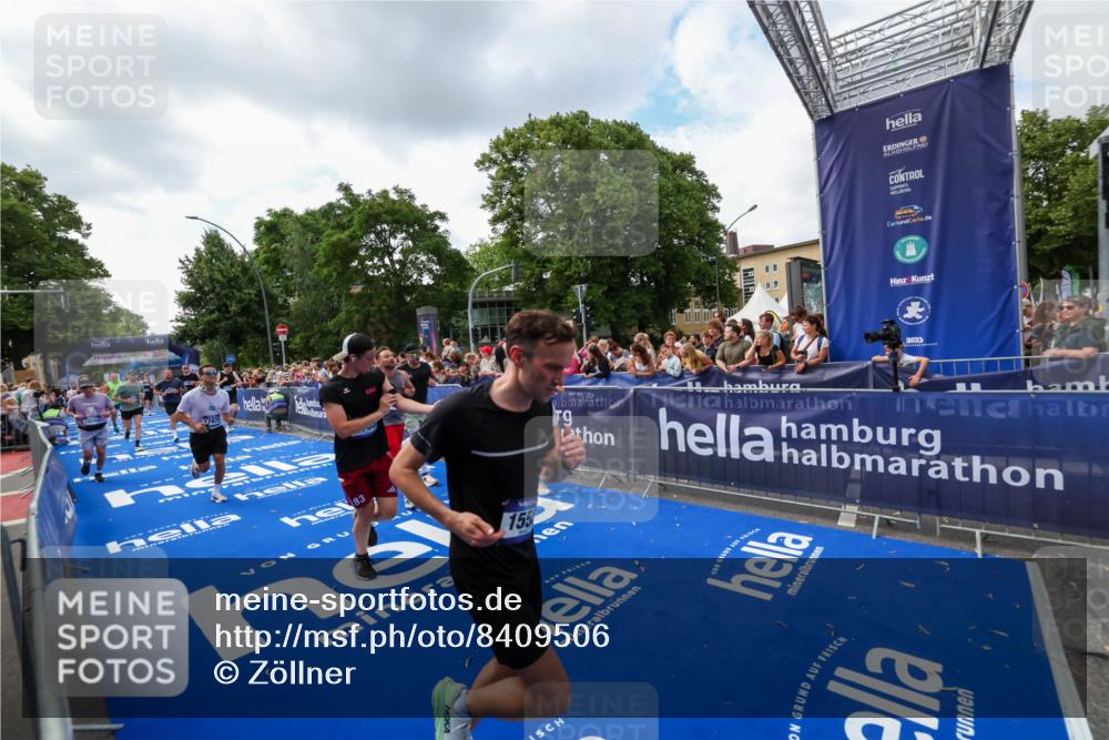 29.06.2025 - hella hamburg halbmarathon Zöllner http://msf.ph/oto/8409506 29.06.2025 10:44:09 Ziel 1391, 1558, 2816, 3021, 5231, 6705, 9081, 9633, 10193, 10930, 11346, 13123, 16506, 16648, 16697, 17516, 17748, 17977, 18004 meine-sportfotos.de