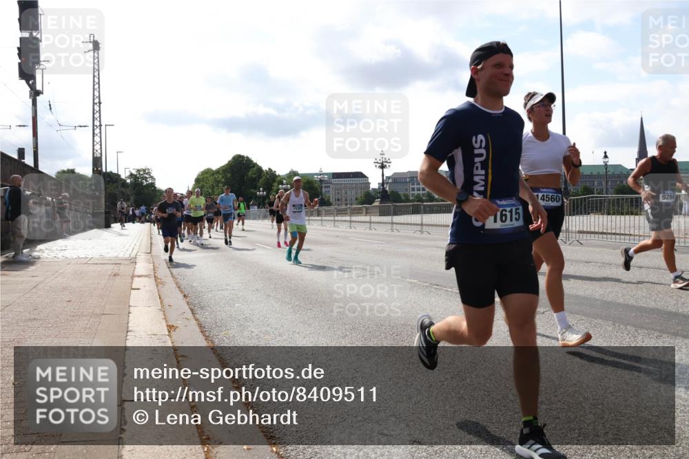 29.06.2025 - hella hamburg halbmarathon Lena Gebhardt http://msf.ph/oto/8409511 29.06.2025 09:50:02 Lombardsbrücke 1615, 14560, 1343, 1445, 1615, 1675, 1800, 1803, 1975, 2324, 2415, 2573, 2949, 3136, 3282, 3332, 3431, 3530, 4303, 4318, 4425, 4528, 4823, 5248, 5409, 5436, 6095, 6123, 6682, 6704, 7229, 7495, 7774, 7796, 8370, 8465, 8629, 8925, 9264, 9265, 9294, 9296, 9302, 9686, 9711, 9914, 9979, 10680, 10894, 10930, 11765, 11767, 12292, 12327, 12540, 12554, 12839, 12895, 13141, 13457, 13725, 13800, 14077, 14204, 14374, 14560, 14688, 14789, 15094 meine-sportfotos.de