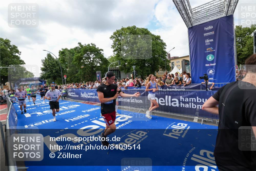 29.06.2025 - hella hamburg halbmarathon Zöllner http://msf.ph/oto/8409514 29.06.2025 10:44:09 Ziel 1391, 1558, 2816, 3021, 5231, 6705, 9081, 9633, 10193, 10930, 11346, 13123, 16506, 16648, 16697, 17516, 17748, 17977, 18004 meine-sportfotos.de