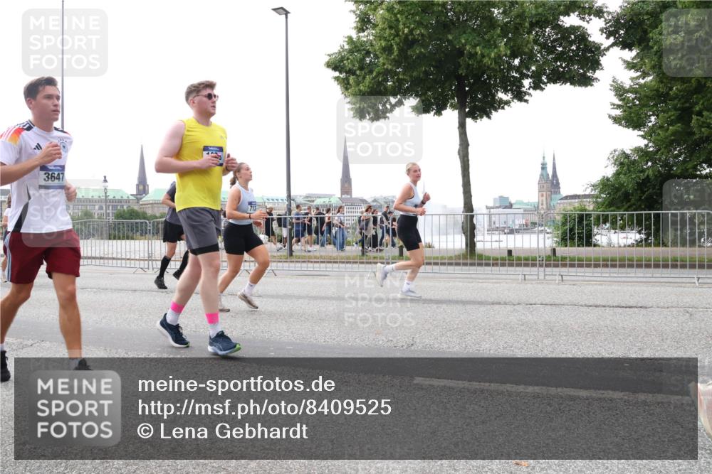 29.06.2025 - hella hamburg halbmarathon Lena Gebhardt http://msf.ph/oto/8409525 29.06.2025 10:50:52 Lombardsbrücke 3647, 713, 1129, 1203, 1208, 1259, 1404, 1828, 1930, 2200, 2358, 2859, 3184, 3229, 3647, 3838, 3934, 4642, 4695, 4771, 4848, 4961, 5131, 5286, 5289, 5530, 6178, 7133, 7141, 7161, 7505, 7677, 7770, 7771, 7825, 7938, 8200, 8299, 8779, 8833, 8834, 8986, 9096, 9168, 9933, 10029, 10437, 10552, 10614, 10636, 10744, 11052, 11252, 11577, 12392, 12393, 14102, 14534, 14591, 15017, 15416 meine-sportfotos.de