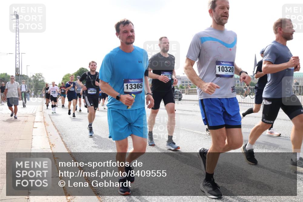 29.06.2025 - hella hamburg halbmarathon Lena Gebhardt http://msf.ph/oto/8409555 29.06.2025 10:16:57 Lombardsbrücke 8263, 14646, 13365, 317, 10320, 1083, 1117, 1137, 1240, 1298, 1331, 1348, 1356, 1403, 1553, 1602, 1825, 2225, 2347, 2908, 2912, 3088, 3156, 3176, 3210, 3450, 3464, 3466, 3484, 3622, 3687, 4478, 5023, 5036, 5037, 5390, 5929, 5930, 5995, 6328, 6488, 6742, 6941, 6948, 7114, 7115, 7158, 7257, 7345, 7358, 7360, 7376, 7924, 7928, 8253, 8263, 8295, 8317, 8513, 8558, 8619, 8707, 8847, 8857, 8983, 9091, 9208, 9332, 9492, 9664, 9676, 10076, 10232 meine-sportfotos.de