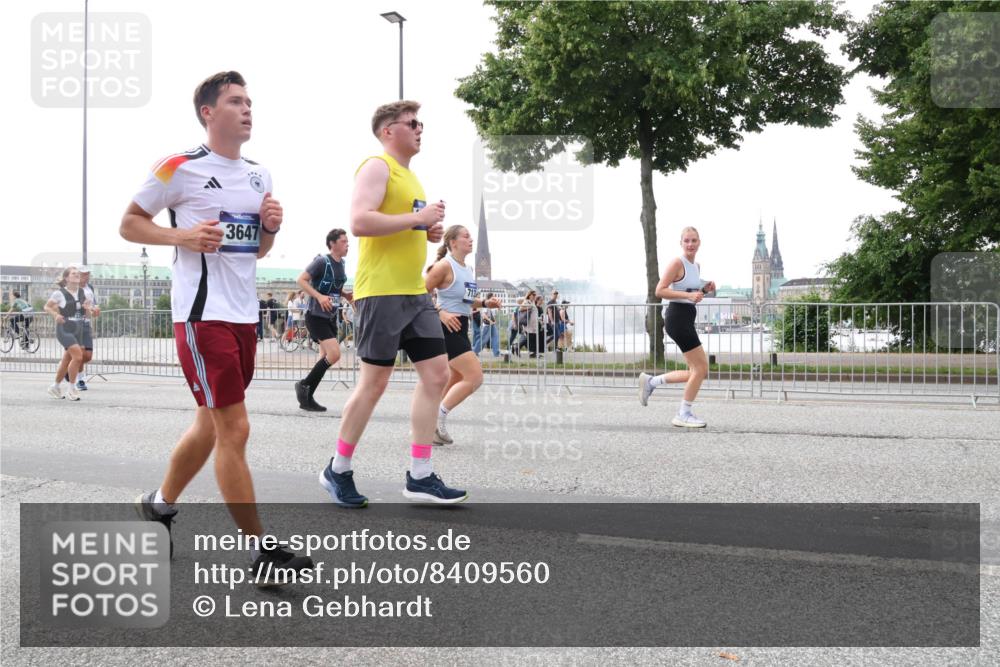 29.06.2025 - hella hamburg halbmarathon Lena Gebhardt http://msf.ph/oto/8409560 29.06.2025 10:50:52 Lombardsbrücke 3647, 713, 1129, 1203, 1208, 1259, 1404, 1828, 1930, 2200, 2358, 2859, 3184, 3229, 3647, 3838, 3934, 4642, 4695, 4771, 4848, 4961, 5131, 5286, 5289, 5530, 6178, 7133, 7141, 7161, 7505, 7677, 7770, 7771, 7825, 7938, 8200, 8299, 8779, 8833, 8834, 8986, 9096, 9168, 9933, 10029, 10437, 10552, 10614, 10636, 10744, 11052, 11252, 11577, 12392, 12393, 14102, 14534, 14591, 15017, 15416 meine-sportfotos.de