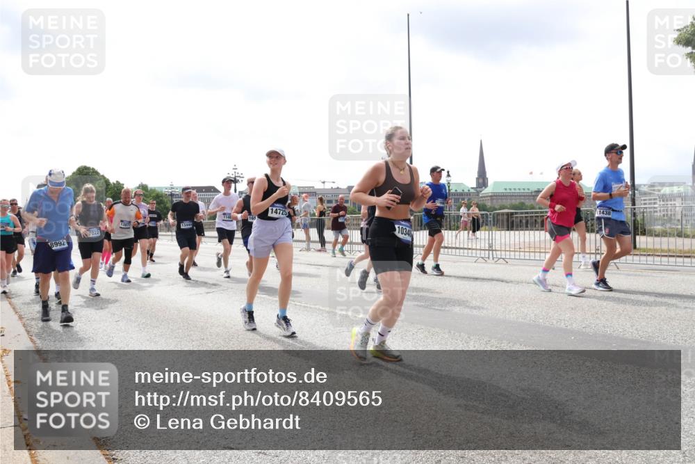 29.06.2025 - hella hamburg halbmarathon Lena Gebhardt http://msf.ph/oto/8409565 29.06.2025 10:41:39 Lombardsbrücke 1148, 13877, 165, 13444, 7022, 8992, 14725, 10348, 11438, 1314, 1509, 1536, 1542, 1623, 1648, 1712, 2153, 2229, 2258, 3344, 3459, 3460, 3532, 3533, 3623, 4412, 4415, 4541, 4610, 4787, 5432, 5688, 5689, 5928, 5942, 6137, 6250, 6320, 6430, 6436, 6450, 6618, 6793, 6846, 6894, 7022, 7023, 7477, 7821, 7955, 7968, 8004, 8162, 8163, 8293, 8300, 8301, 8385, 8443, 8586, 8848, 8878, 8897, 8992, 9467, 9588, 10181, 10348, 10483, 11011, 11166 meine-sportfotos.de