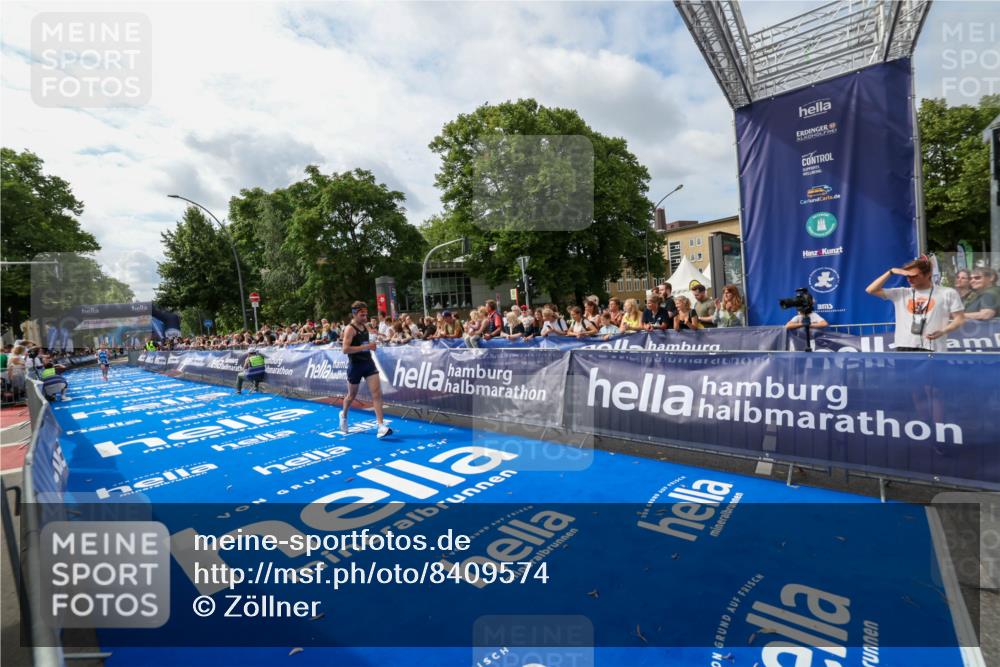 29.06.2025 - hella hamburg halbmarathon Zöllner http://msf.ph/oto/8409574 29.06.2025 10:19:27 Ziel 2659, 13016 meine-sportfotos.de