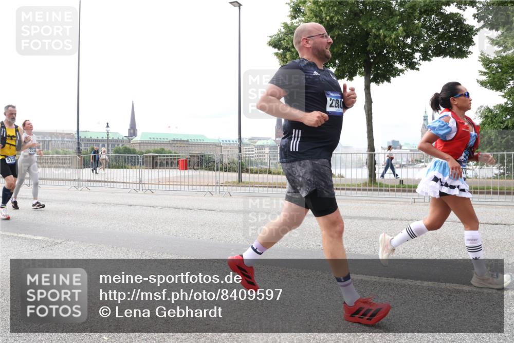 29.06.2025 - hella hamburg halbmarathon Lena Gebhardt http://msf.ph/oto/8409597 29.06.2025 10:24:59 Lombardsbrücke 5126, 2249, 2180, 1352, 1395, 1740, 2000, 2108, 2249, 2280, 2944, 3053, 3099, 3113, 3132, 3421, 3920, 3961, 3963, 4008, 4010, 4111, 4221, 4444, 5126, 5138, 5564, 5814, 5829, 5830, 6261, 6570, 7778, 8083, 8962, 9573, 9927, 10907, 11400, 11651, 11816, 11817, 11921, 12070, 12303, 13111, 13113, 13638, 14086, 14649, 14898, 15124, 15153, 15679, 15942, 15975, 17185, 17535, 17954, 18194, 18198 meine-sportfotos.de