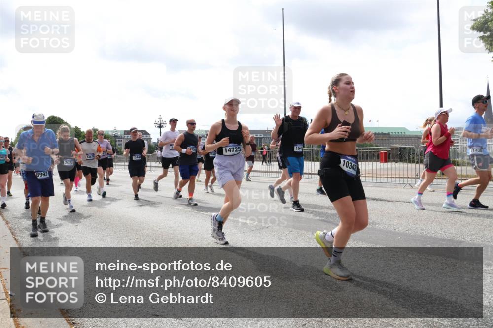 29.06.2025 - hella hamburg halbmarathon Lena Gebhardt http://msf.ph/oto/8409605 29.06.2025 10:41:39 Lombardsbrücke 3622, 8992, 7022, 13877, 13444, 11, 14725, 1566, 154, 10348, 11438, 1314, 1509, 1536, 1542, 1623, 1648, 1712, 2153, 2229, 2258, 3344, 3459, 3460, 3532, 3533, 3623, 4412, 4415, 4541, 4610, 4787, 5432, 5688, 5689, 5928, 5942, 6137, 6250, 6320, 6430, 6436, 6450, 6618, 6793, 6846, 6894, 7022, 7023, 7477, 7821, 7955, 7968, 8004, 8162, 8163, 8293, 8300, 8301, 8385, 8443, 8586, 8848, 8878, 8897, 8992, 9467, 9588, 10181, 10348, 10483, 11011, 11166 meine-sportfotos.de