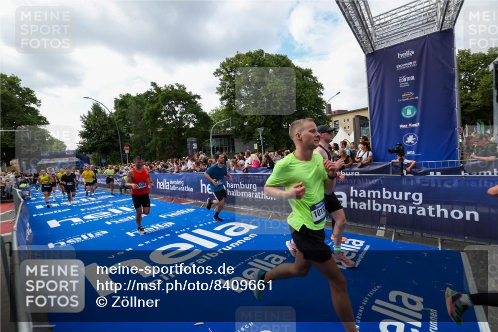 29.06.2025 - hella hamburg halbmarathon Zöllner http://msf.ph/oto/8409661 29.06.2025 10:44:17 Ziel 1413, 1415, 4999, 5231, 5275, 5884, 7005, 8722, 9444, 9633, 10193, 10930, 12159, 14686, 14687, 15225, 15280, 16301, 16316, 16648, 16893, 17748, 18691 meine-sportfotos.de